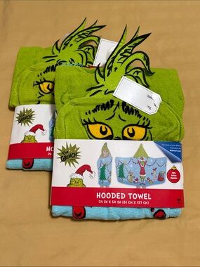 Dr. Seuss The Grinch Green & Blue Hooded Kids Towel Set of 2